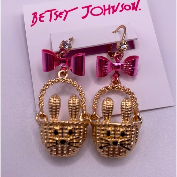 New Betsey Johnson  pink bow with bunny basket earrings - Picture 12 of 15